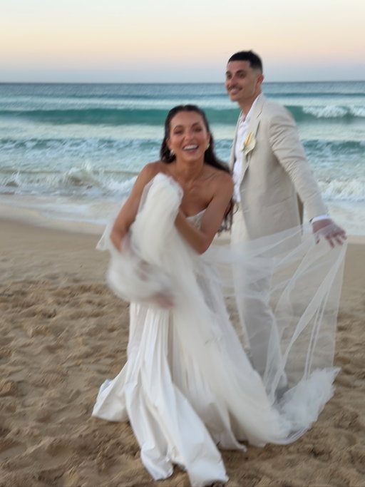 wedding day via iphone💍🌊🫶
•
•
Destination wedding, beach wedding, wedding dress, girlhood, wedding morning, 2026 wedding, 2026 bride, vacation
