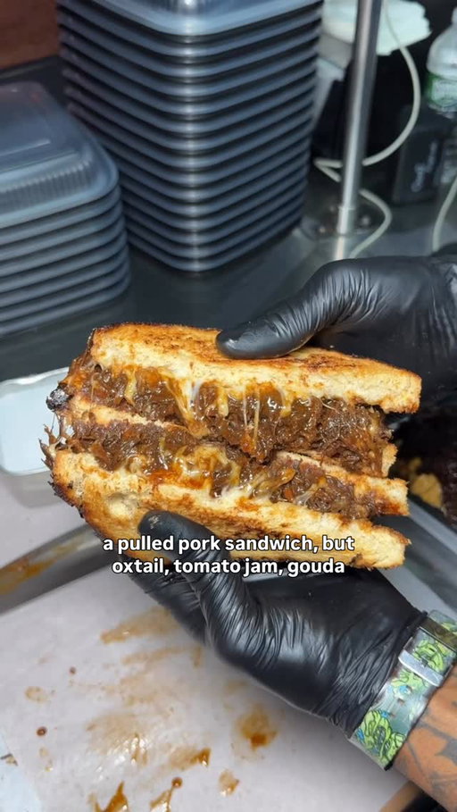 This Oxtail grilled cheese was so 🔥 only @fatfowlnewyork 

📍Dekalb Market, Brooklyn 

#oxtail #grilledcheese #oxtails #caribbean #nyceats