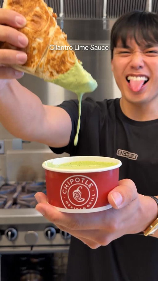 The Cilantro Lime sauce finally dropped at @chipotle !! Was able to learn more about how the sauce came to be from the brilliant Chef Danny. Needless to say, its incredible - especially paired with the Chicken al Pastor quesadilla 👩🏻‍🍳🌿🍋‍🟩 #chipotlepartner