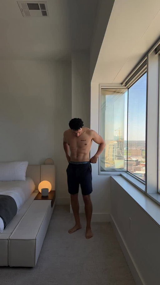 #JockeyPartner If my routine is off, everything else usually follows.

Lately I’ve been dialing in the small things with what I wear being one of them. The @jockey Smooth Fit Undershirt has been my go-to base layer, and the EverActive™ pieces make it easy to move straight from the apartment to the gym without overthinking it. #MyJockey