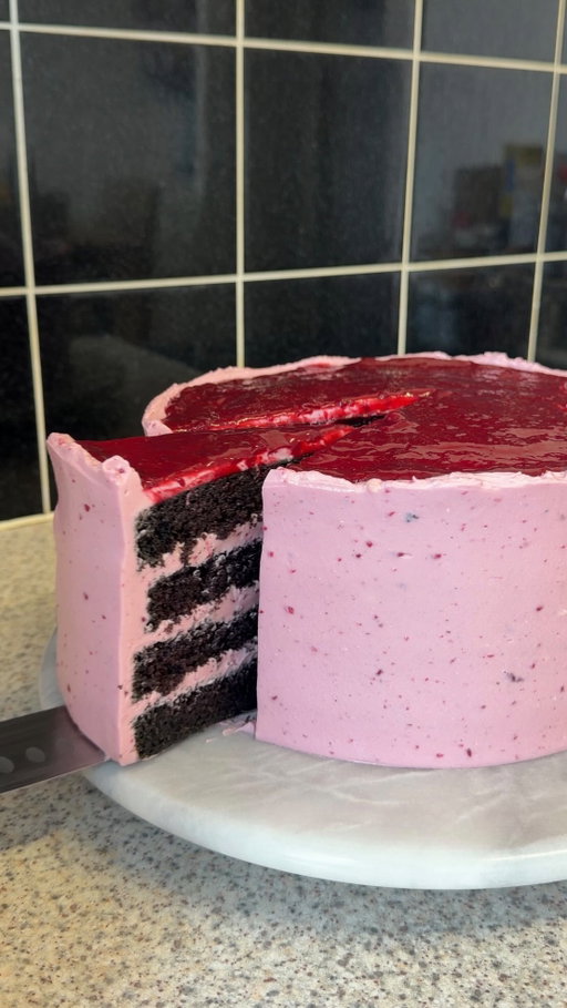 blackberry velvet cake 🤨

the full recipe is on ashbaber.com, there’s also a link in my bio

#baking #dessertideas #bakingrecipes #cakes #foodreels