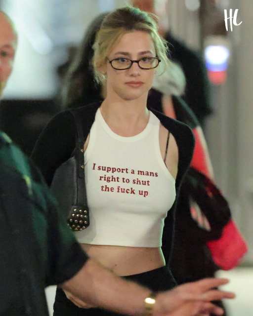 Thank you, @lilireinhart, thank you 😂👏 (📸: Getty Images)
