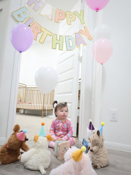 Baby K Birthday morning with her besties🧸🎈