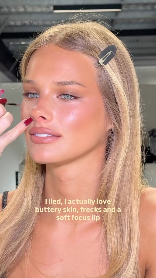 Save this glam recipe for the weekend • Buttery skin + frecks + a soft focus lip = gorg 

Using @taniellejai Bronzour & liners (coming soon)

makeup on @mari.lederman for @princesspolly
