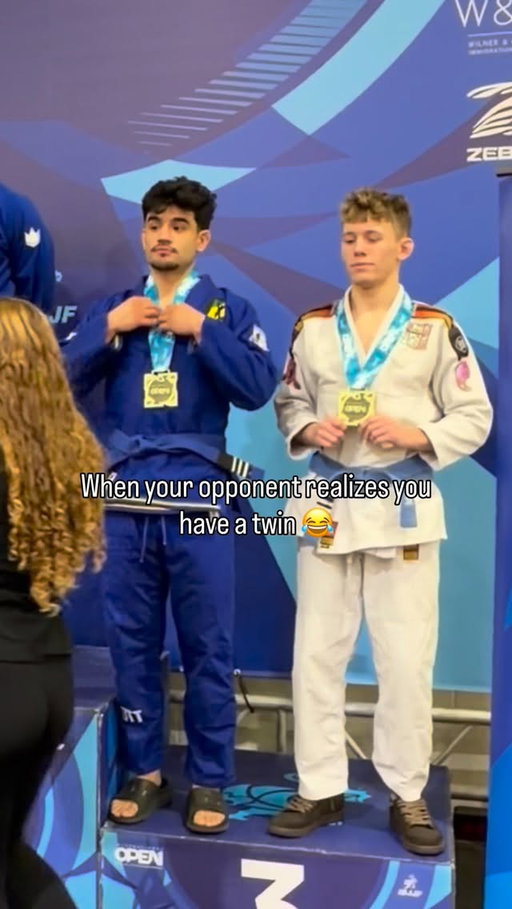 When your opponent realizes you have a twin 😂

He was super nice after, just a funny moment we caught on camera 😂
.
#jiujitsu #bjj #foryoupage