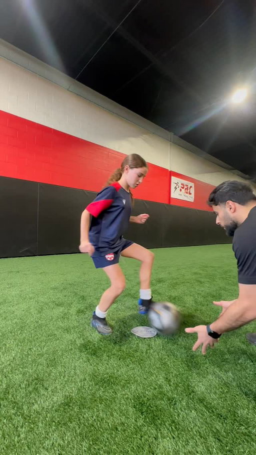Simple warm up touches to get you right for training🔥

📲 Contact us:
🌐 AbsoluteFootballTraining.com
📧 info@absolutefootballtraining.com
📩 DM us @absolutefootballtraining @coachabz_ 

#canadasoccer #torontosoccer #1on1 #footballskills #footballtraining