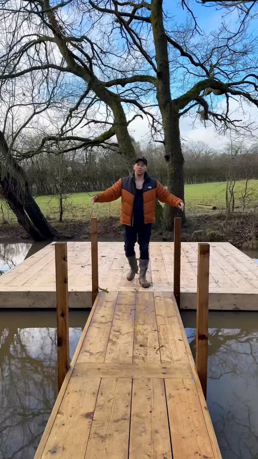 Happy Saturday you lovely lot. Little lake update from me….Can you tell I’m excited?😀 🎣
