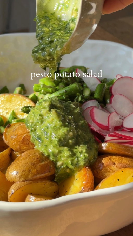 warm roasted pesto potato salad 💚
recipe serves 4 
for the pesto: 
50g fresh basil 
a handful of rocket 
40g pumpkin seeds 
2 tbsps nutritional yeast 
1 large garlic clove 
1/2 a lemon (juiced) 
a generous seasoning of sea salt 
110 ml olive oil 

for the salad: 
750g small salad potato’s 
180g asparagus 
4 radishes (sliced) 
olive oil 
salt & black pepper 

method: 
slice your potato’s and place them in a baking tray with a generous amount of olive oil, salt & black pepper. roast these in the oven at 180°C for an hour. 
then slice your asparagus into small pieces, placed them in a separate baking tray cover with olive oil and season. add these to the oven for the last 15 minutes. 

meanwhile make your pesto by adding all of the ingredients to a high-speed blender and blitz until smooth. ( if the texture needs loosening, add more olive oil. )

once you’re roasted veg is cooked place it in a bowl with your sliced radishes and pesto on top. give this a good mix together and you’re ready to serve up and enjoy.

#healthyfood #spring #veganrecipe #wellness #healthy