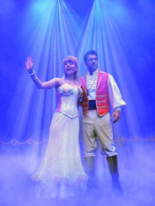 opening night! who’s coming to see us? 🧜🏻‍♀️🫧🐠

can’t wait to kick this off in Kings Lynn today✨

@easterpanto @enchantedpantomime 
#panto #thelittlemermaid