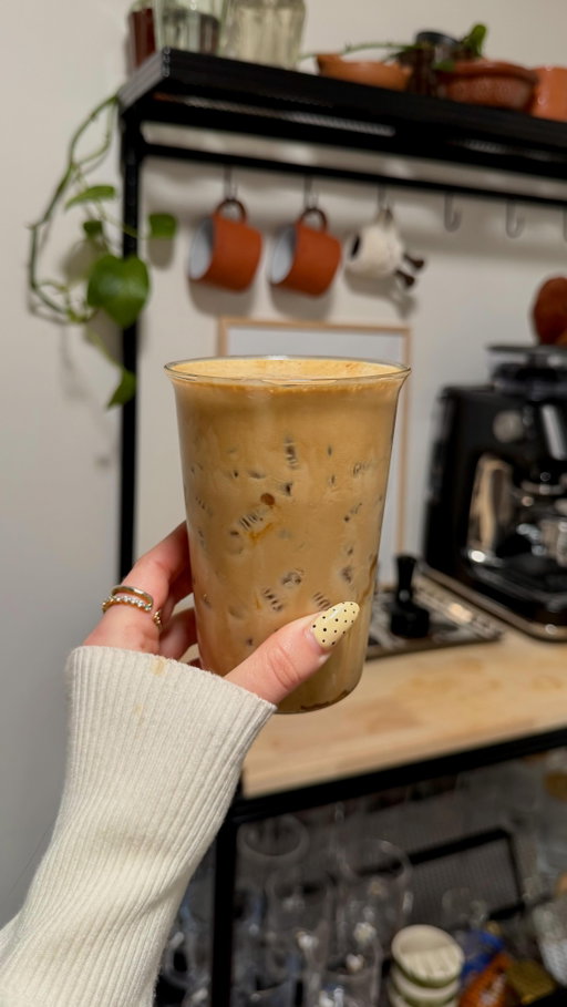 Tres Leches Iced Latte - no machine edition 🍰🥛☕️

I don’t care what they say, tres leches is the best type of cake! Este cafecito comes out sooo creamy and rich, literal like taking a bite into a slice 🤍

For this late you’ll need:
• 2 tsp instant espresso 
• 1 tbsp sweetened condensed milk
• 1 tsp vanilla bean paste
• dash of cinnamon 
• pinch of salt 
• 2 oz evaporated milk 
• 6 oz milk of choice 

#treslechescake #instantcoffee #coffeeathome #homecafe #coffeerecipes