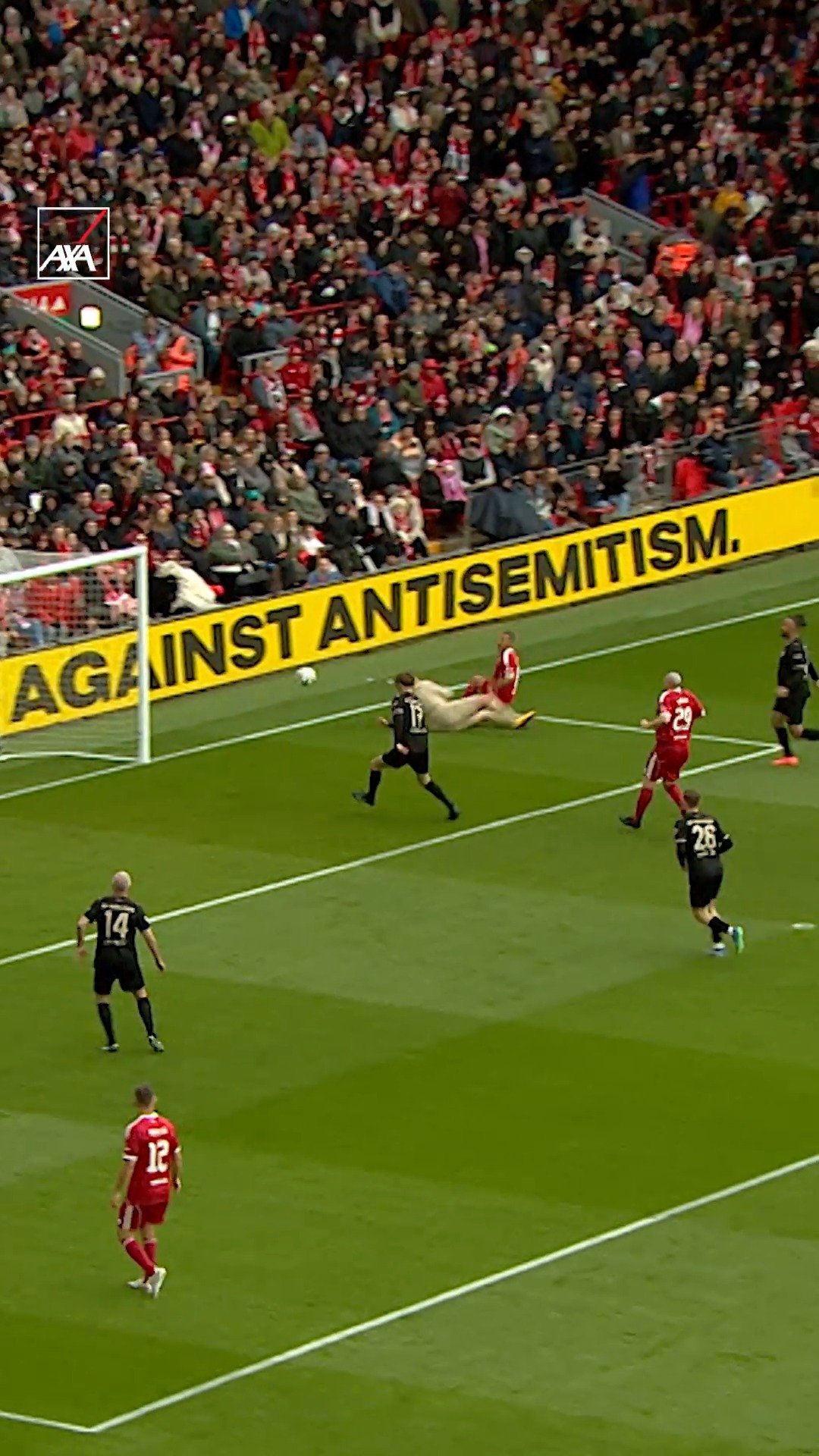 A wonderful Thiago finish 😍 

LFC Legends' opener against Dortmund 👌⚽️