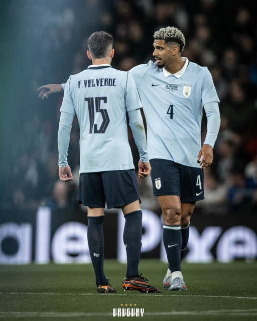 Andá a explicar cómo de un país con tres millones de habitantes salieron los capitanes actuales del Real Madrid y Barcelona 🇺🇾