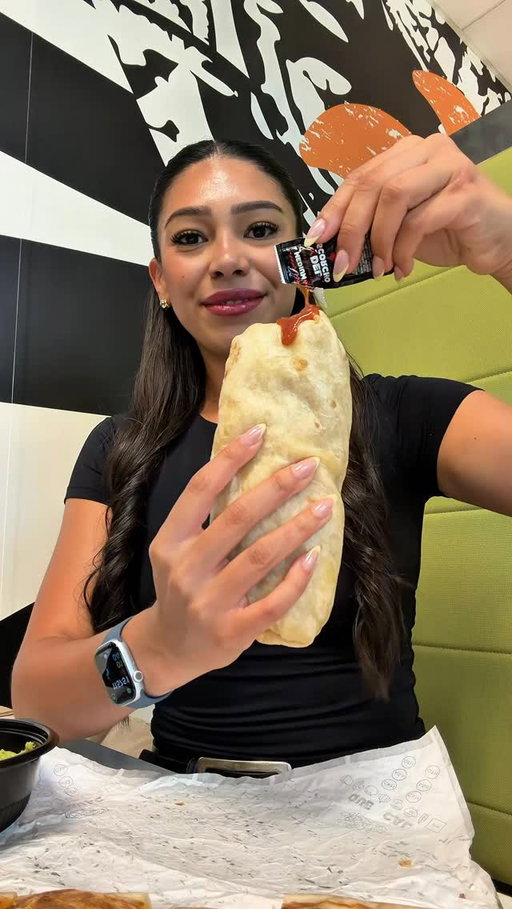 I went to @deltaco HQ and got to learn all about their Fresh House-made  guacamole!🥑💚 What are you dipping in your guac?😊 @avocadosfrommexico #deltacopartner#ad#guacamole#chickenburrito