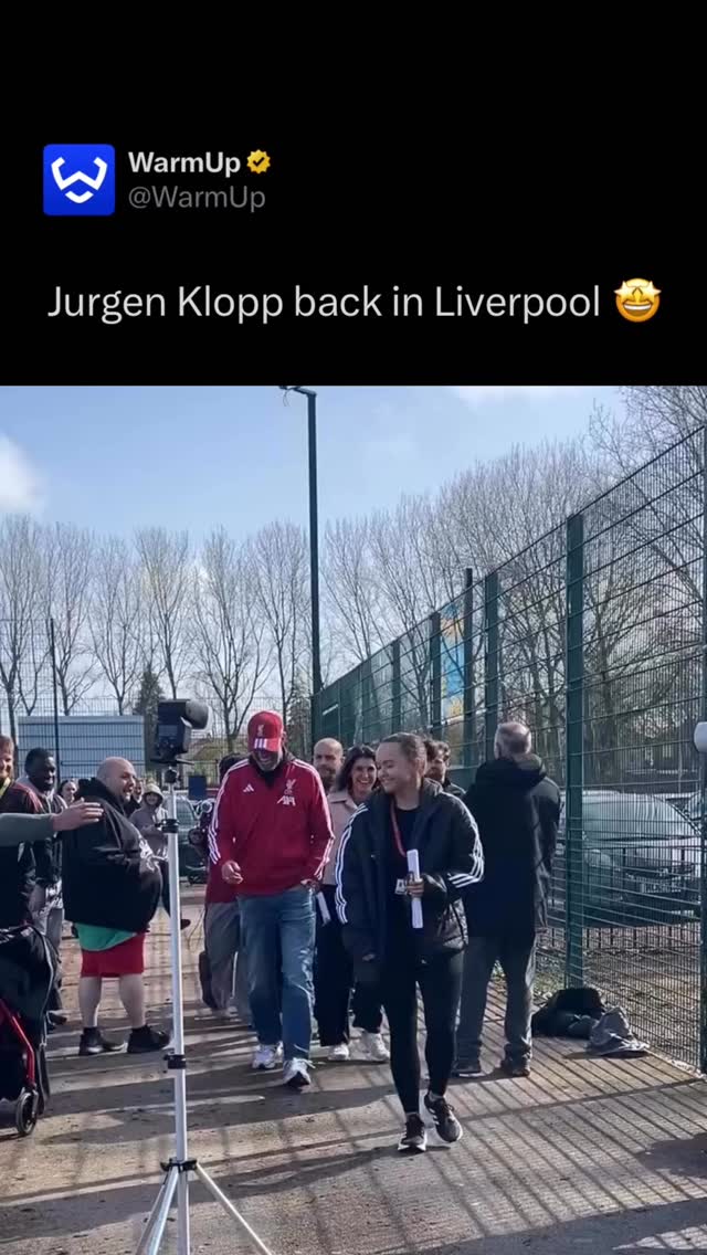 🤩

Jürgen Klopp made an emotional return to the Anfield dugout for the LFC Foundation’s annual charity match. Serving as an assistant to manager Sir Kenny Dalglish, Klopp helped oversee a Liverpool Legends side that drew 2-2 with Borussia Dortmund Legends. Goals from Thiago Alcântara and Jay Spearing gave the hosts a lead before Mohamed Zidan and Jan Koller equalized. After the game, Klopp delighted the 60,000 fans in attendance with his trademark “fist pump” celebration.

(Via @nazira_yusuf22 )