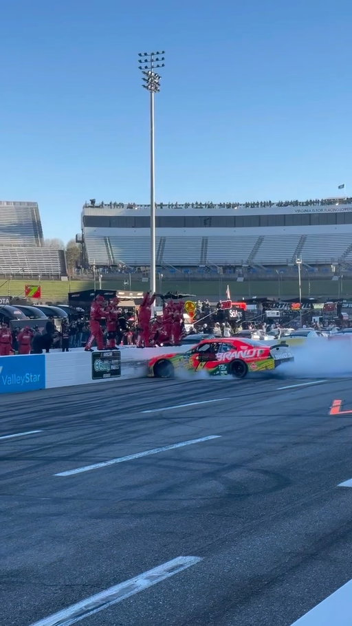 A new grandfather clock awaits @j_allgaier 🕰️

Justin Allgaier wins the #NFPA250!