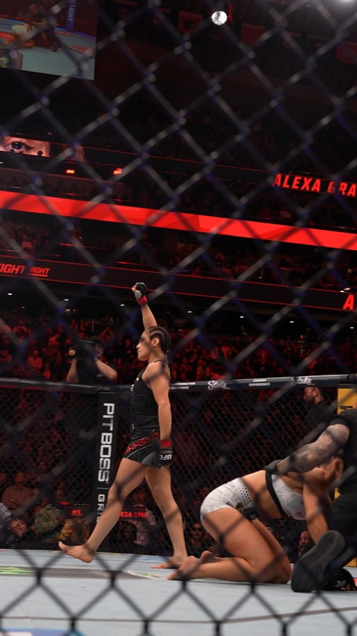 La historia se repite 😤 @alexa_grasso damas y caballeros 🇲🇽

#UFCSeattle | En vivo por @paramountplusdeportes