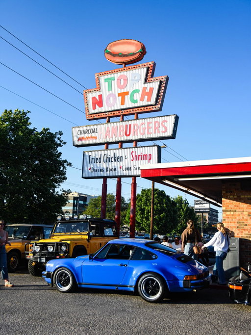 Came for the cars, stayed for the vibe
.
.
.
#porsche #topnotchburgers #vintageporsche