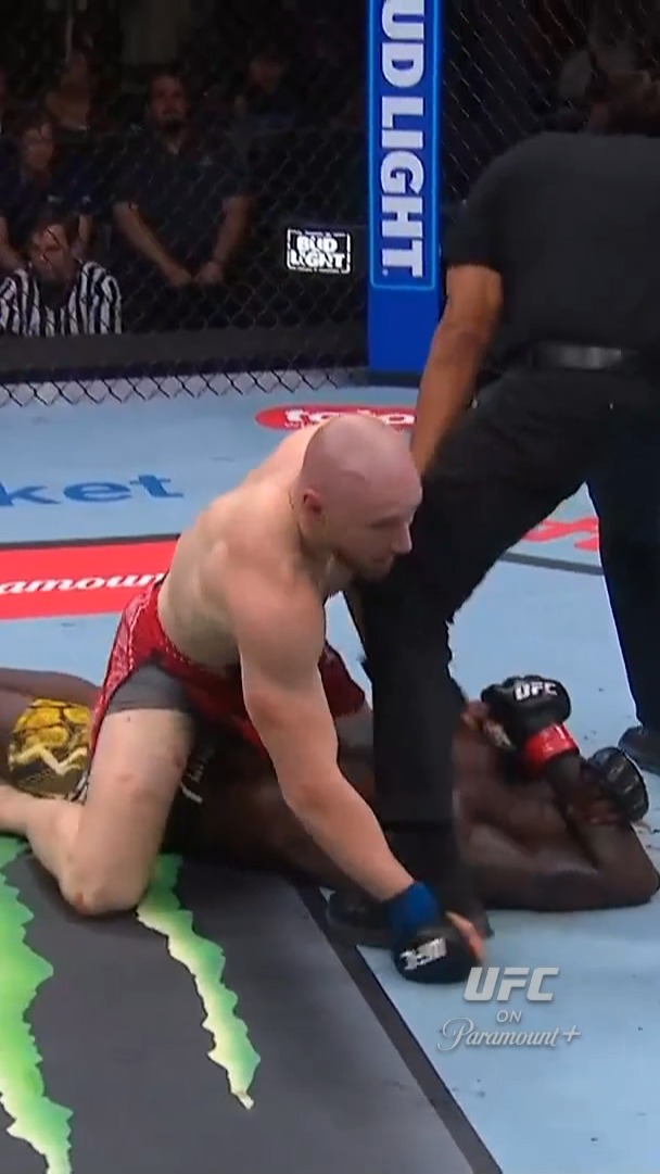 NOT YOUR AVERAGE JOE 💪

@JoePyfer earns the biggest win of his career with a RD2 TKO win at #UFCSeattle!

[ LIVE on @ParamountPlus ]