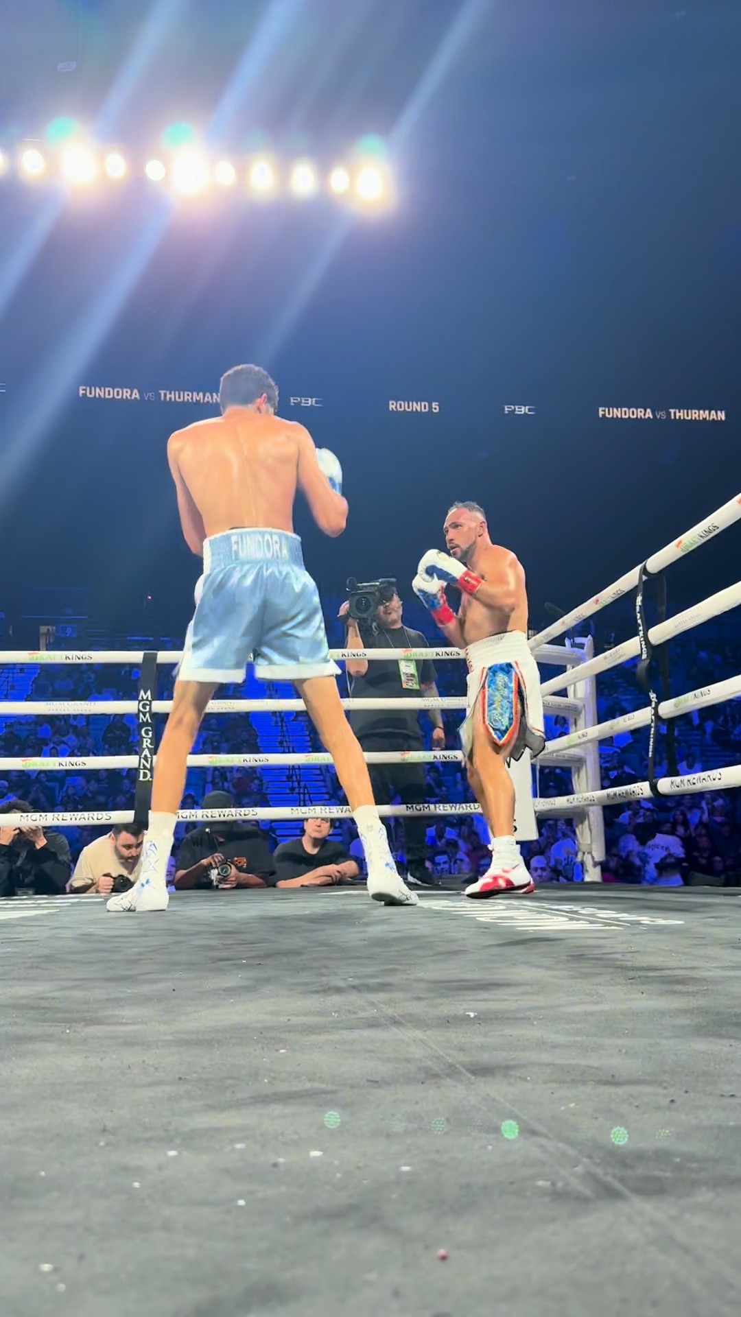 Saved by the Bell. 🔔 @keithonetimethurman narrowly survives a Round 5 onslaught from the Towering Inferno. #fundorathurman