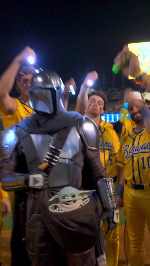 We all know Grogu is the main character here…

#grogu #mandalorian #starwars #savannahbananas #disney