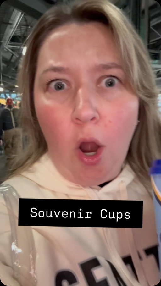 ✨Insert joke about LA’s money and Seattle’s lack of rings ✨ 

@baker_raiderette and @onsitesilva come visit @tmobilepark soon! Souvenir cups and ferry boats on me! 

#yourstadiumbestie #mariners #dodgers #souvenircups
