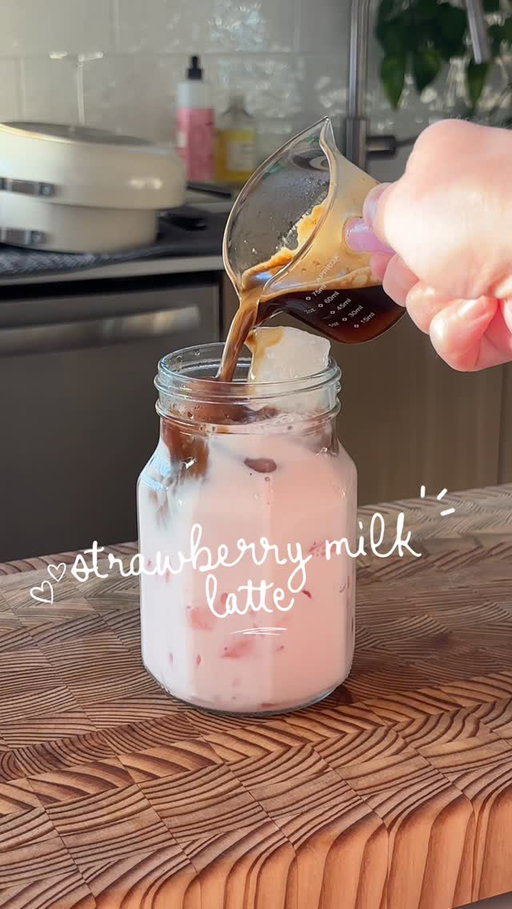 strawberry milk latte 🍓