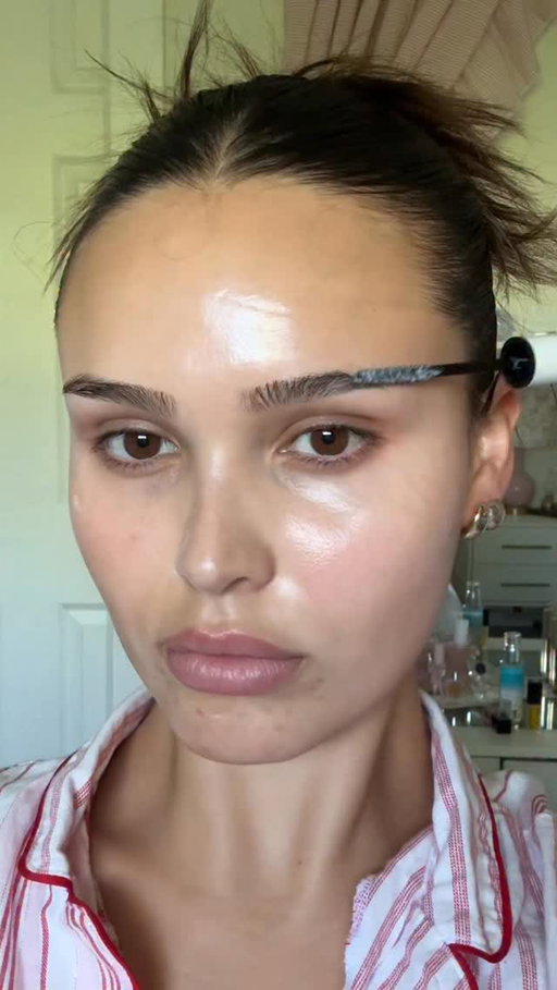 Pink glowy makeup | comment PINK to receive links to all the products I used 🎀🎀🎀

#grwmmakeup #makeuptutorial #glowymakeup 

https://liketk.it/63fLl