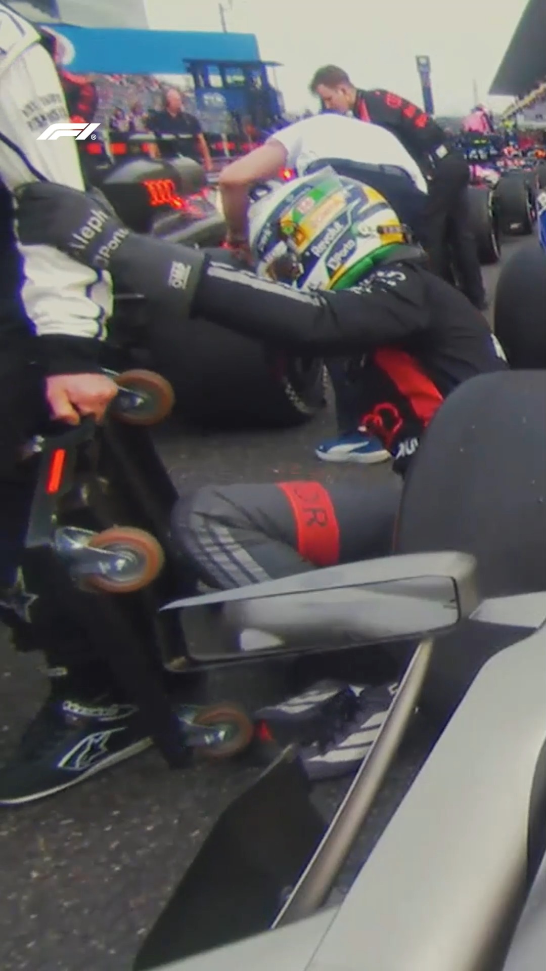 Oh no, Gabi! 🫣

A little too much enthusiasm from the Audi driver when getting out of his car in parc ferme! 😳

#F1 #Formula1 #JapaneseGP