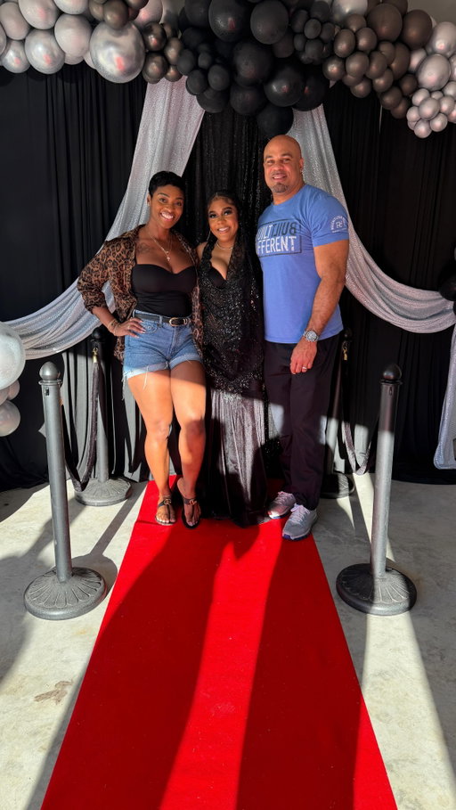 My baby went to prom last night and I’m still not over how absolutely perfect she looked!! 😭🥹😍 

My girl had a vision for this look and she nailed it! @mylatixo you might know a lil something lol. 

Graduation in two months and then college in the fall. Time please slow downnnnn 😭🙏🏾