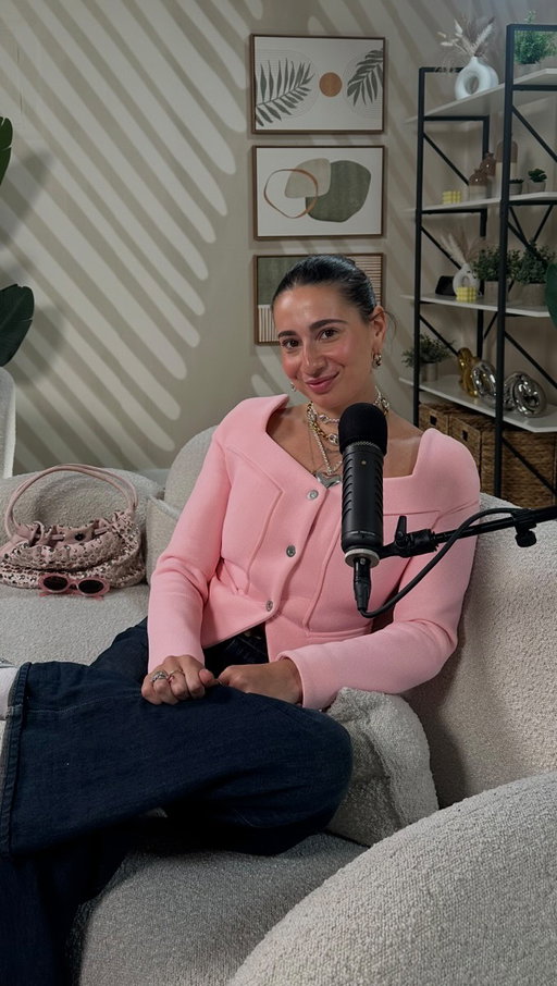 If you want to work in fashion @stylewithsoco shares how she broke in, got an internship at bloomingdales, and started her fashion career in new york

Listen on Fashion and Founders Podcast or comment SOCO and I’ll send you the link!

#fashionjob #fashioncareer #fashioninternship #fashionpodcast