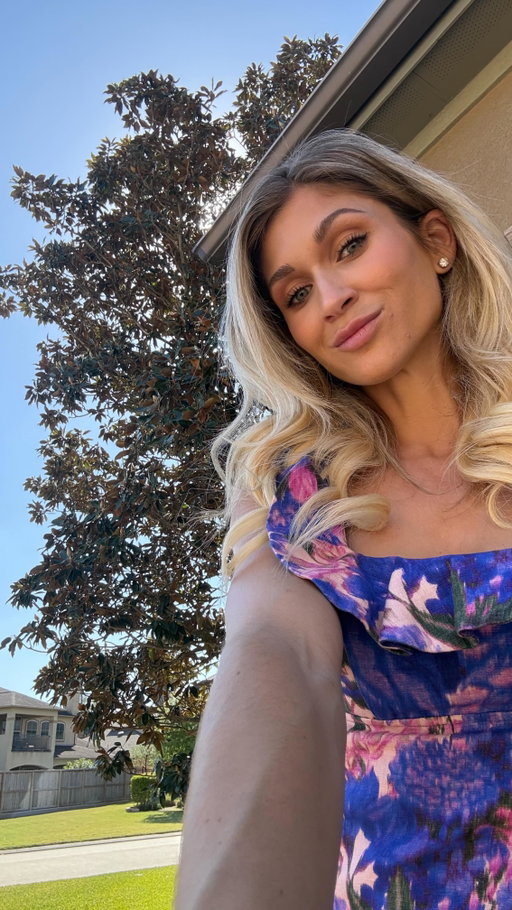 What must the neighbors think😅 

Anyway, MOMS -> my 6 week Spring Challenge is live. 

You deserve to SEE results from the work you put in… a strategic program that you can actually stick with is what can get you there. 

Our Spring Challenge is LIVE- 6 weeks of progressive overload workouts that include weights, cardio & core all planned out for you

I’ve programmed these challenges for over 10 years. Tens of thousands of women join in & the reason so many stay hooked- they say “I could finally stick with it” and “I finally *saw* results”

Grab it in my stories 🫶🏼

#fitnessmotivation #ironman #triathlon