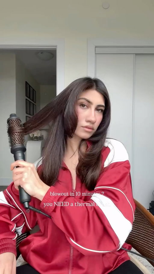 This is the only hair tool I travel with lately. I can fake a blowout without spending hours on my hair 🤌 

#blowout #blowouthair #blowoutbrush #thermalbrush #hair