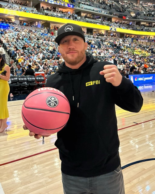 Justin Gaethje with the First Shot ✅