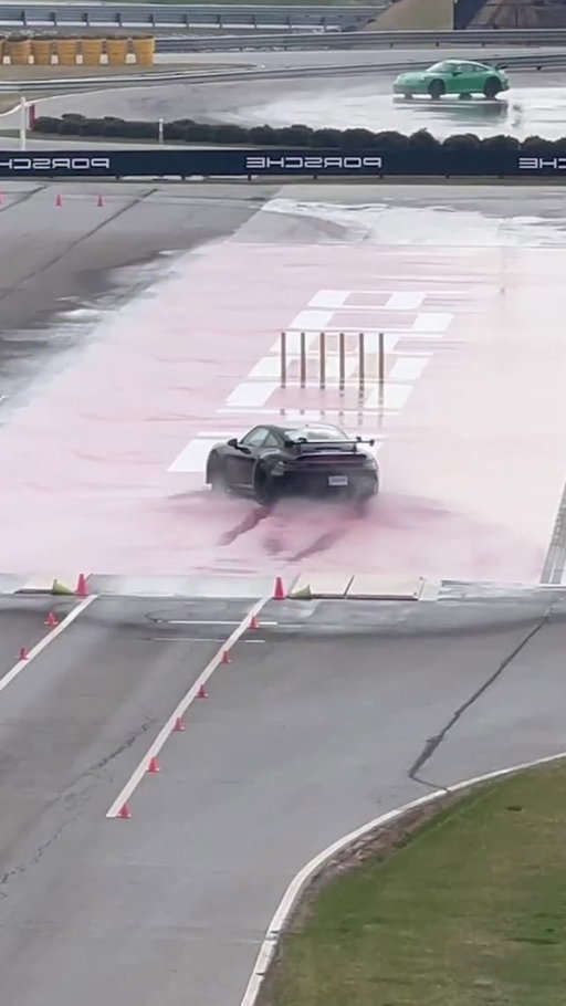 It’s basically a slip n’ slide just for Porsches 😅

Thx @porschepor4mance

#porsche #supercars #sbxcars