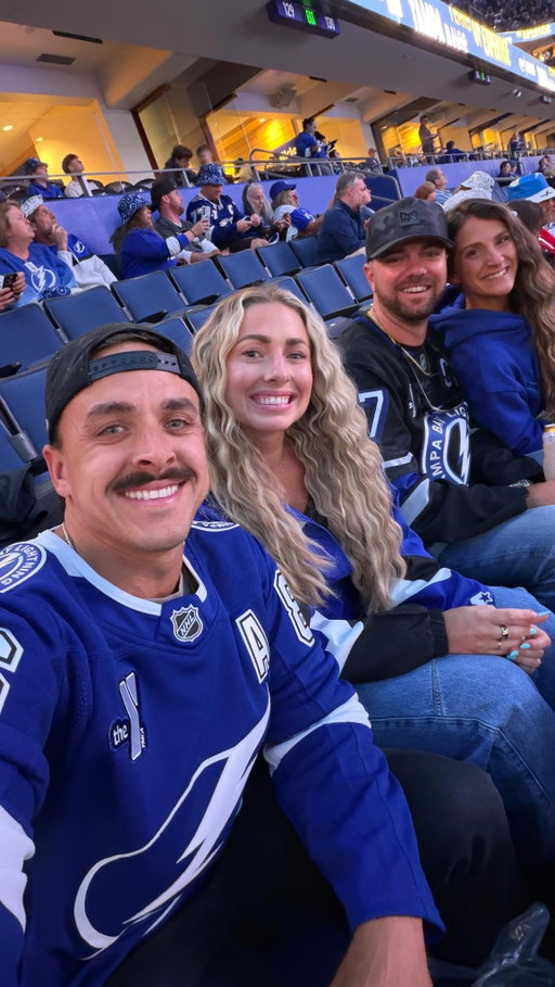 Dayle loves the kiss cam @tblightning