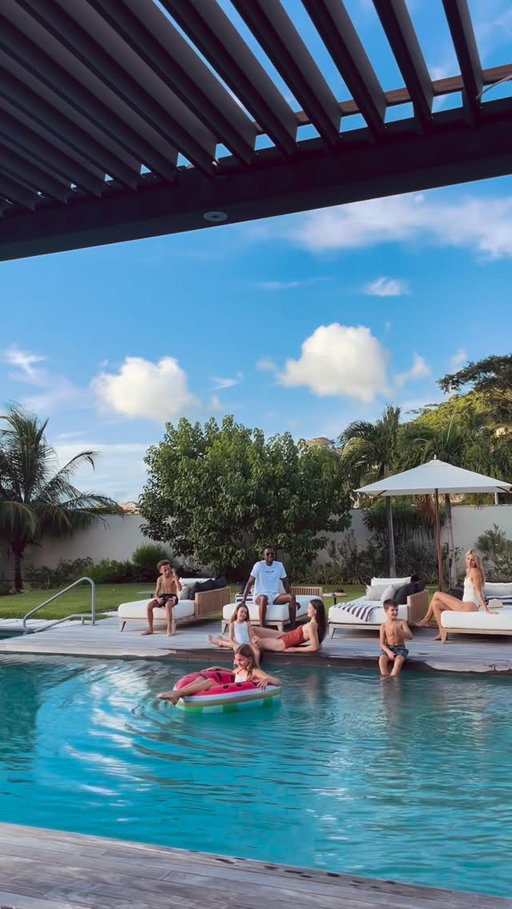 With Easter weekend coming up, this is what your next family escape could look like. 

Book your private villa retreat via the link in bio. 

#silversandsgrenada