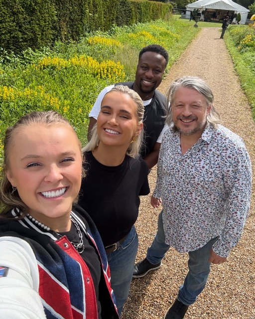 Thanks for watching more baking silliness!⁣
⁣
Give cancer the (shortbread) finger. ⁣
Donate to Stand Up To Cancer to accelerate life-saving cancer research. ⁣
channel4.com/su2c