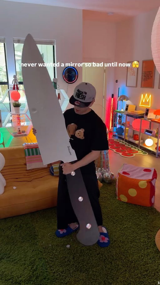 never knew I needed a knife mirror, but here we are 🫣😭

comment “mirrors” for the details!
.
.
.
.
.
Dopamine decor, knife mirror, cool decor, apartment ideas, maximalism, cool finds, mirrors