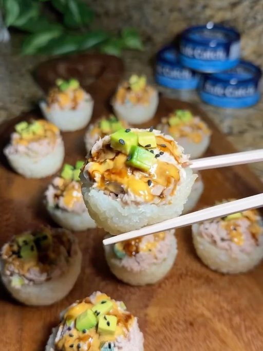 Tuna Rice Cups 🍣🍚✨ 
(via: @shazas.plate)

Sushi meets snack in the cutest little cups. Seasoned sushi rice pressed into a cupcake pan, topped with creamy tuna salad, fresh avocado, sriracha, and sesame seeds. Fun to make, easy to eat, and perfect for meal prep or appetizers. Save this for your next sushi night. 🤍

🛒 Ingredients
For the Rice Cups
* Cooked sushi rice (enough to fill a cupcake pan)
* 1–2 tsp rice vinegar
* Small pinch of sugar
* Pinch of salt
For the Tuna Salad
* 1 can tuna, drained
* 2 tbsp mayo
* 1 tsp lemon juice
* 1 tbsp finely chopped celery or onion (optional)
* Salt and pepper to taste
For Topping
* Small avocado slices
* Sriracha sauce
* Black and/or white sesame seeds

👩‍🍳 Directions
1. Season the cooked sushi rice with rice vinegar, sugar, and salt. Mix gently.
2. Press the seasoned rice firmly into a greased cupcake pan, shaping into small cups. Let set in the fridge for 15–20 minutes or until firm.
3. Mix the drained tuna with mayo, lemon juice, celery or onion, salt, and pepper until creamy and well combined.
4. Carefully remove the rice cups from the pan. Top each with a spoonful of tuna salad, a slice of avocado, a drizzle of sriracha, and a sprinkle of sesame seeds.

Fresh, fun, and the cutest sushi-inspired snack. 🤍

Subscribe to @EatingHealthyToday for exclusive recipes, viral meal ideas & daily food inspiration you won’t find anywhere else! 🍽️✨

#healthyrecipes #tunaricecups #sushi #easyrecipes #foodinspiration