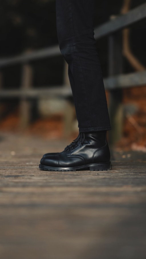 Absolutely in love with these boots! Literally the perfect style for the new season!
 
- Heritage Captain Stormking
(Black Oil Tan)
 
@thursdayboots