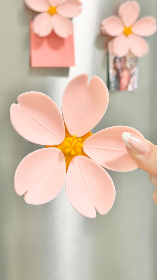 The literal definition of functional kitchen decor✨🌼

Isn’t this ADORABLE? Flower magnets but the petals double as chip clips🌸

🛍️Comment “CLIP” to get a DM or head to our Amazon Storefront “Kitchen Favorites” folder to shop. Xx

#founditonamazon #amazonhome #kitchendecor bag clips magnetic, cute food clips, cherry blossom decor, fridge magnets aesthetic, snack storage clips, kitchen organization finds