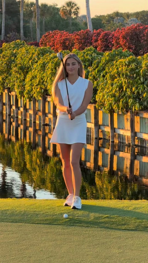 What are we rating here… the OUTFIT or the SHOT (1-10)? 🤍

@travismathew @travismathewwomens
