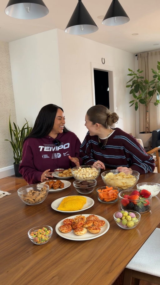 who won this one? 👀🍿 @instacart challenged us to compete head to head in our very own snack draft ahead of the @torontotempo expansion draft. tag someone you want to do this with

download the Instacart app and stock up on all your game day essentials at the link in my bio #InstacartPartner #InstacartxTempo #ad