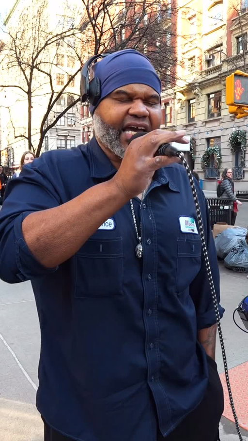I noticed this trucker posted up watching me & got the vibe he wanted to hop on. Absolutely RIDICULOUS story-telling, delivery & rhymes 🙌🔥 I was losing my mind here hahaha. @terry46218