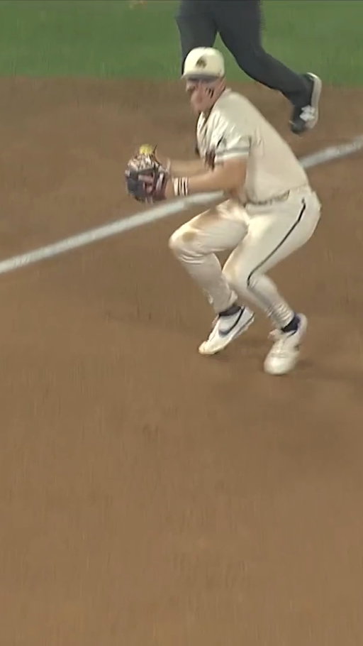 Blink, and you might miss this trick play from Eli Paton 👀

#bananaball #indianapolisclowns #savannahbananas #baseballplayer #infield