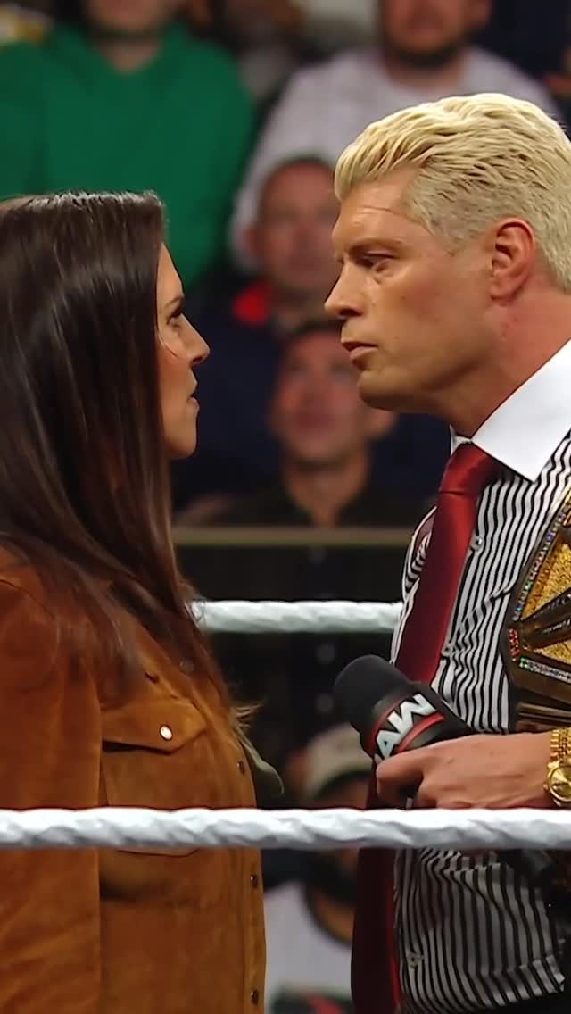 Oh… that’s an interesting choice 🤨 #WWERaw