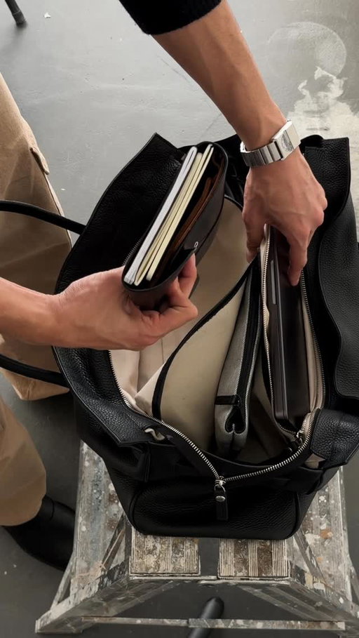 a recent addition that’s quickly become a constant, didn’t expect it to get as many compliments as it has #monthlyfavorites #sabatier1947 #bagreview #minimalstyle #boybag