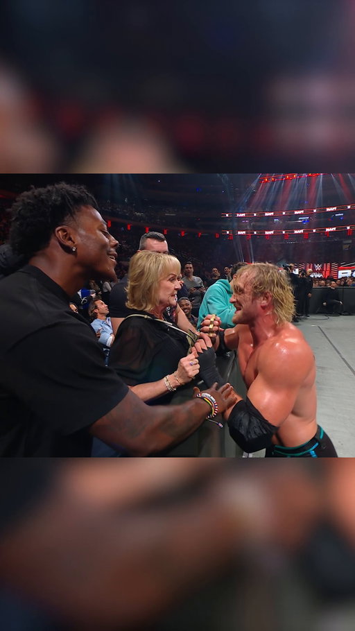 Dah tak guna untuk IShowSpeed minta maaf, dia kena lari je 😅 #WWE RAW kini disiarkan secara langsung di Netflix, 8AM MYT setiap hari Selasa.