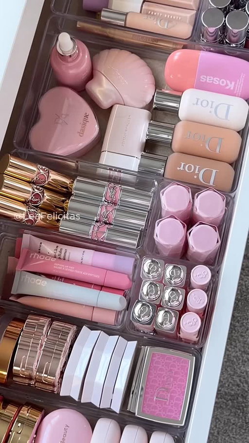 Let’s organize my vanity 🌸💗✨

#makeupcollection #organization #organizewithme #makeupvanity #satisfying