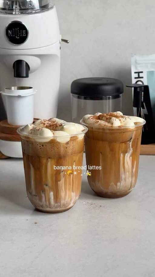 I’ve been making banana bread syrup nonstop lately. To me, it pairs perfectly with both coffee and matcha. Switching to an immersion blender instead of straining it made the syrup so much thicker, richer, and more flavorful.

✨ Banana Bread Syrup

Ingredients:
• 1½ cups dark brown sugar
• ½ tsp molasses
• 3 pitted dates
• 2 tsp cinnamon
• 1½ cups water
• 1 to 2 ripe bananas
• Dash of vanilla extract
• Pinch of sea salt

Method:

1. Mash the bananas and add them to a saucepan along with the brown sugar, molasses, dates, cinnamon, and water.
2. Place over medium heat and bring to a gentle simmer, stirring occasionally.
3. Simmer for 10 to 15 minutes, allowing the dates to soften and the mixture to slightly thicken.
4. Remove from the heat and let cool completely.
5. Stir in the vanilla extract and sea salt.
6. Blend with an immersion blender (or transfer to a regular blender) until completely smooth and creamy.

Store in an airtight container in the refrigerator for up to 1 week.

☁️ Banana Bread Cold Foam

Ingredients:
• 1 cup heavy cream
• ¼ cup milk
• 3 tsp banana bread syrup

Method:
Whisk or froth together until thickened and fluffy. Spoon over your favorite iced coffee or matcha.

Enjoy ⋆✴︎˚｡⋆

#coffee #foryou #reels #fyp #viral